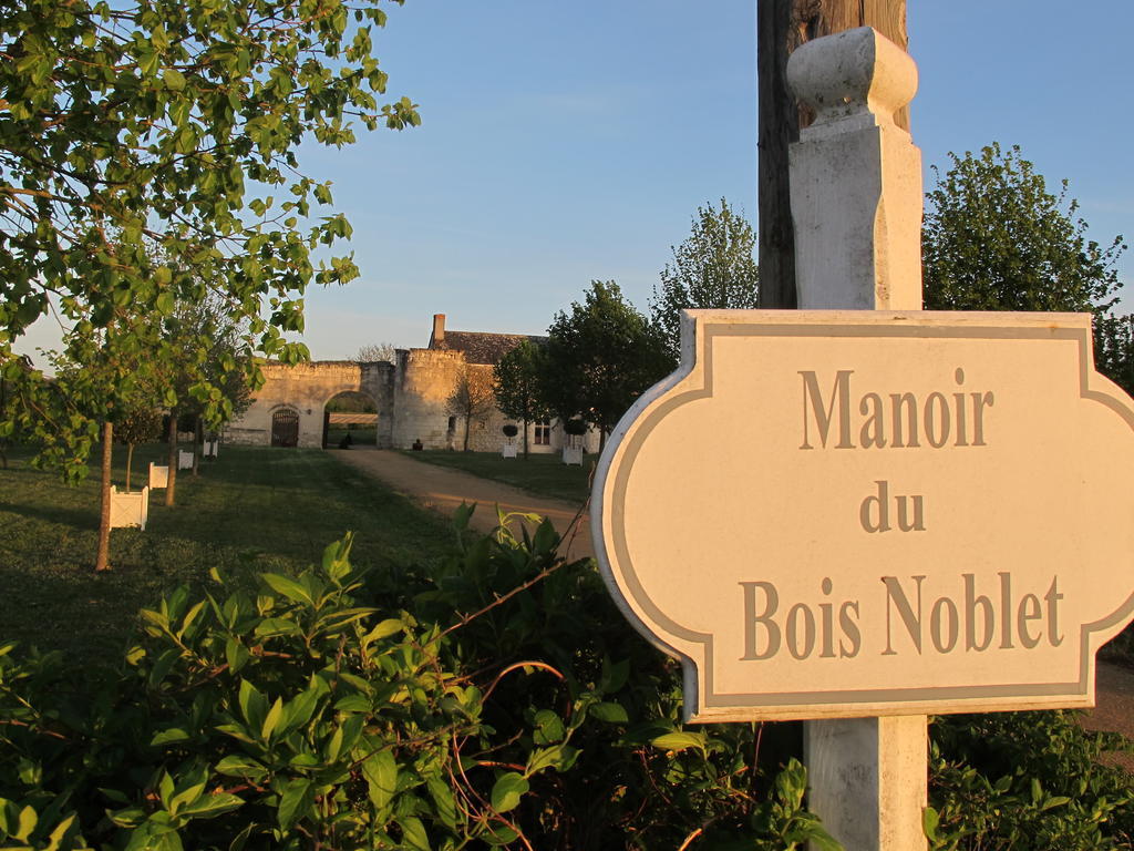 Manoir Du Bois Noblet Bed & Breakfast Louerre Exterior photo